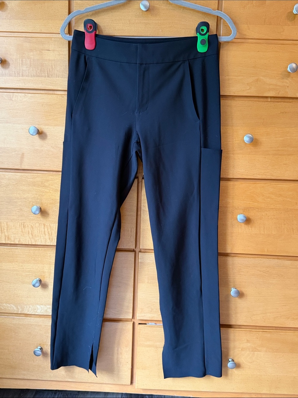 Athleta Black Straight-Leg Ankle Pants with Side Pocket 6T